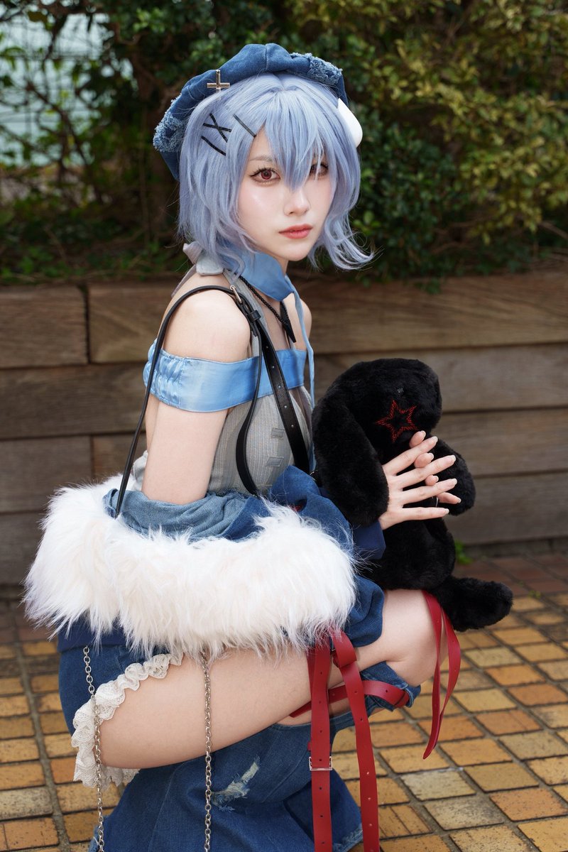 meguvlog's tweet photo. 遅い。シンジくん。

cos : エヴァンゲリオン　綾波レイ

#エヴァコスプレ
#アコスタ池袋 https://t.co/pxCmC85zyS