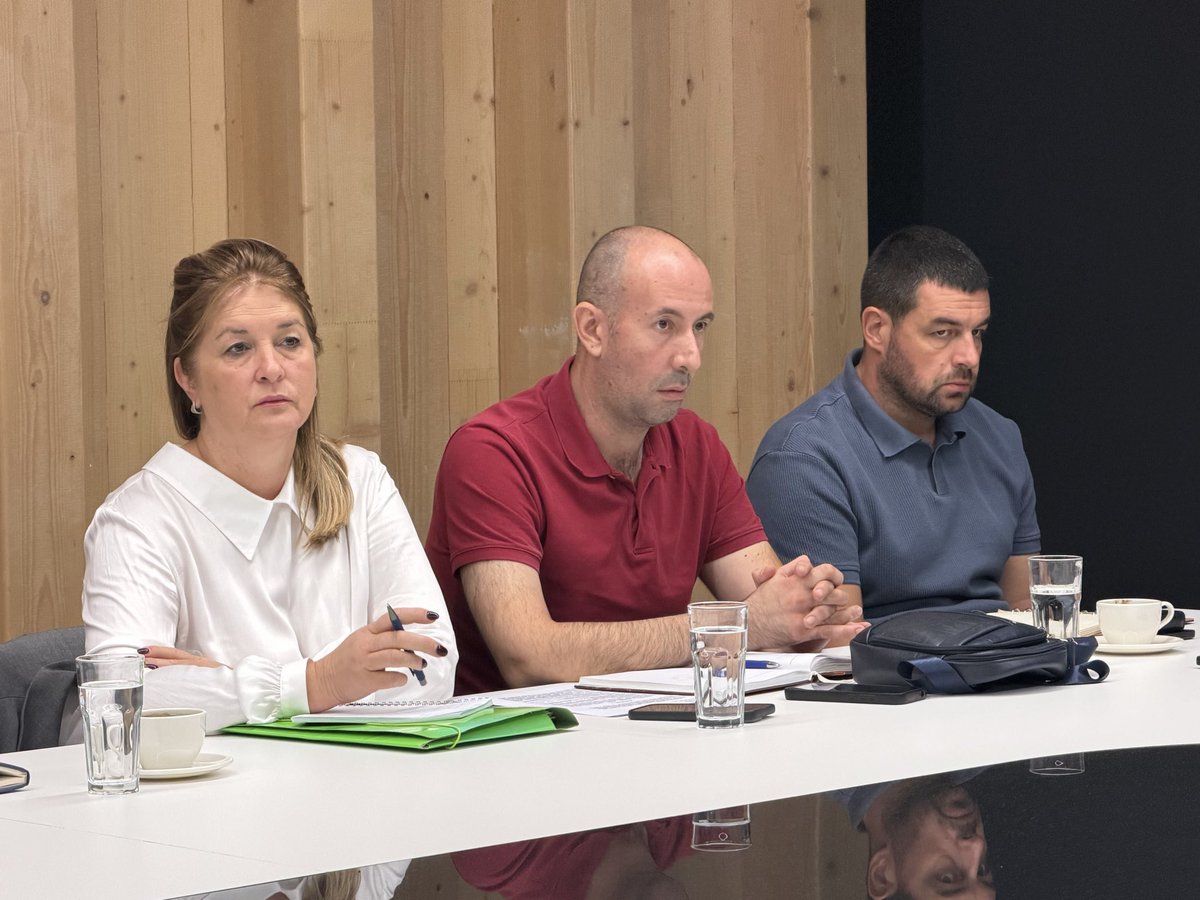 MPoljoprivrede's tweet photo. ➡️ Ministar Vladimir Joković učestvovao je sa ministrima ekologije i finansija na sastanku sa predstavnicima opština o realizaciji projekata vodosnabdijevanja. 

📍Istakao je značaj kvalitetne pripreme i brze realizacije za unapređenje vodne infrastrukture i otpornosti Crne Gore. https://t.co/ZN1HlaZ7WP