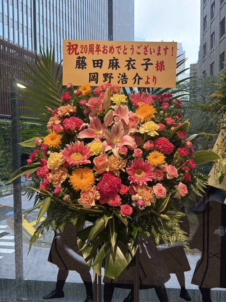Fujita_Maiko's tweet photo. 「緋色の欠片」ファミリーのみなさん！
#岡野浩介 さん　#三宅麻理恵 ちゃん #藍川千尋 さん #平川大輔 さん アイデアファクトリー山口さん、ライブに来てくださってありがとうございました😄 #杉田智和 さんもありがとうございます✨

「 #緋色の欠片 」の楽曲がセトリでも終始出てきたので、本当に思い出が走馬灯でした。ライブ中もみなさんのお顔が見えてほっこりしました。また集まりましょう😊

そしていつか緋色の欠片ライブもまた開催したいと思います🍁楽曲たくさんあるので緋色縛りのコンサートにしてもたぶん全曲は演奏できなさそうです(笑)
#藤田麻衣子
#20周年
#ライブ