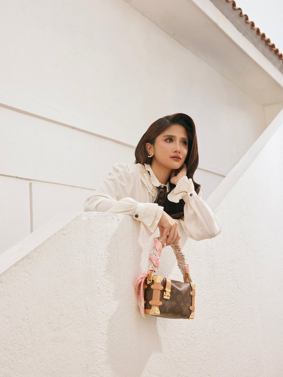 chhaniittoo's tweet photo. a summer with @louisvuitton 

#LouisVuitton https://t.co/VG5JhvU0zI