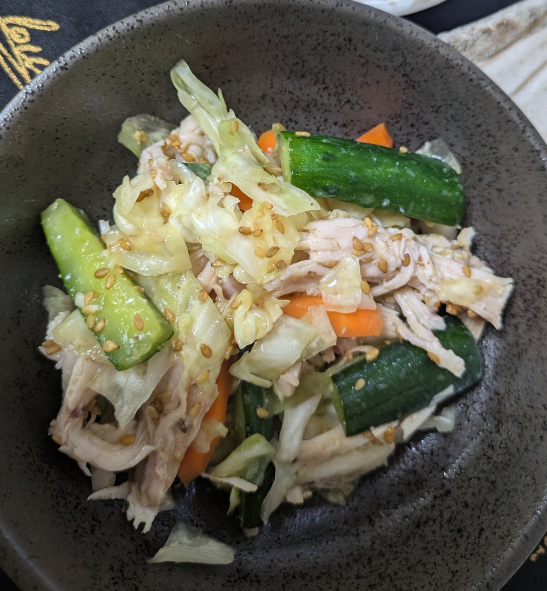ohatsu1202's tweet photo. 久しぶりのご奉仕食を投稿

椎茸、大根、茄子、長芋、エノキの肉巻きをバター醤油で炒めました。
もう一皿は、キュウリと人参、キャベツと鶏むね肉、スーパーで鰻を買った時についてきた山椒の小袋が残っていたので、山椒と味噌、すりゴマとゴマ油で和えて浅漬け風に！

多種の野菜メインのご奉仕食 https://t.co/wY6sCpOq5j