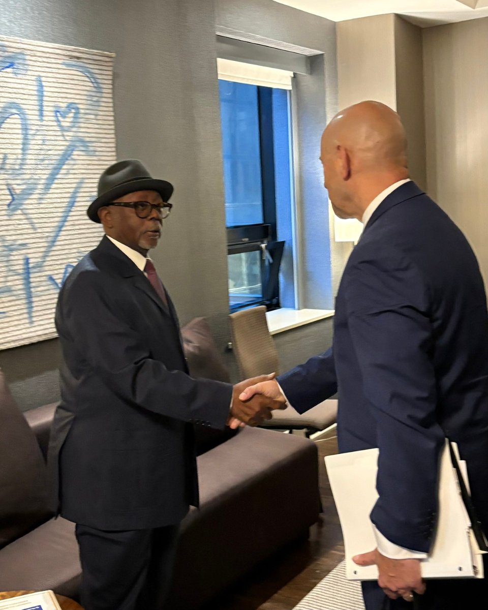 USEmbYaounde's tweet photo. 🇺🇸🤝🇨🇲 Le secrétaire d'État adjoint Garcia a rencontré le ministre des Affaires étrangères du Cameroun, M. Lejeune Mbella Mbella, et s'est félicité des progrès continus réalisés dans le cadre du dialogue économique et commercial bilatéral entre les États-Unis et le Cameroun, notamment près de 7 milliards de dollars d'investissements américains nouveaux ou en expansion et d'opportunités commerciales. Ils ont également abordé le renforcement de la coopération dans les domaines des minerais critiques, de l'énergie et de l'économie.

#UNGA81
@AsstSecStateAF @diplocam_minrex