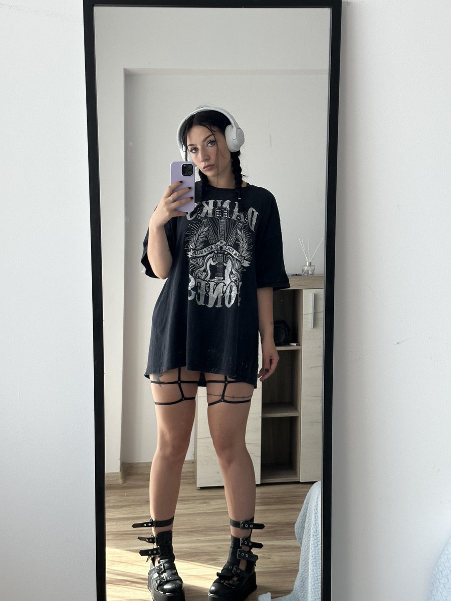 brunettesucubus's tweet photo. Hey so happy to see you here! It's me, Luna, a gamer and anime enjoyer, gym rat,and proud owner of a big booty :D 

Profession:Gamer

Look at all the goodies waiting just for you:
🖤Always reply to ALL messages (yes, I actually answer you, not a bot)

🖤Daily posts to keep you… https://t.co/PxjcSkSblC
