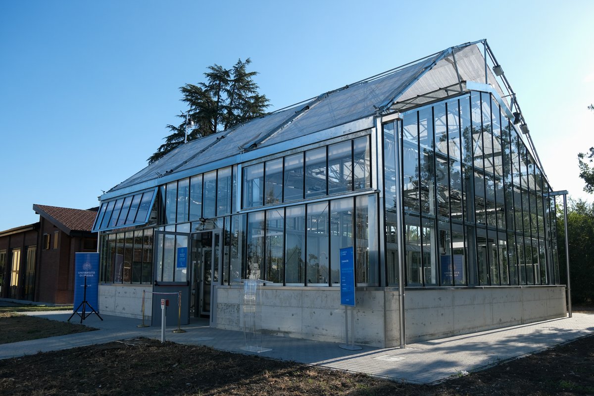 unipr's tweet photo. Agricoltura avanzata, digitale e sostenibile: ecco il #LivingLab, la nuova serra ad alta automazione #unipr
Il Rettore Martelli: “Un importante tassello per un Ateneo all’avanguardia nel campo dell’innovazione applicata ai sistemi #agroalimentari” #parma
https://t.co/XUaOk0OrFr https://t.co/CJxNWjR47W