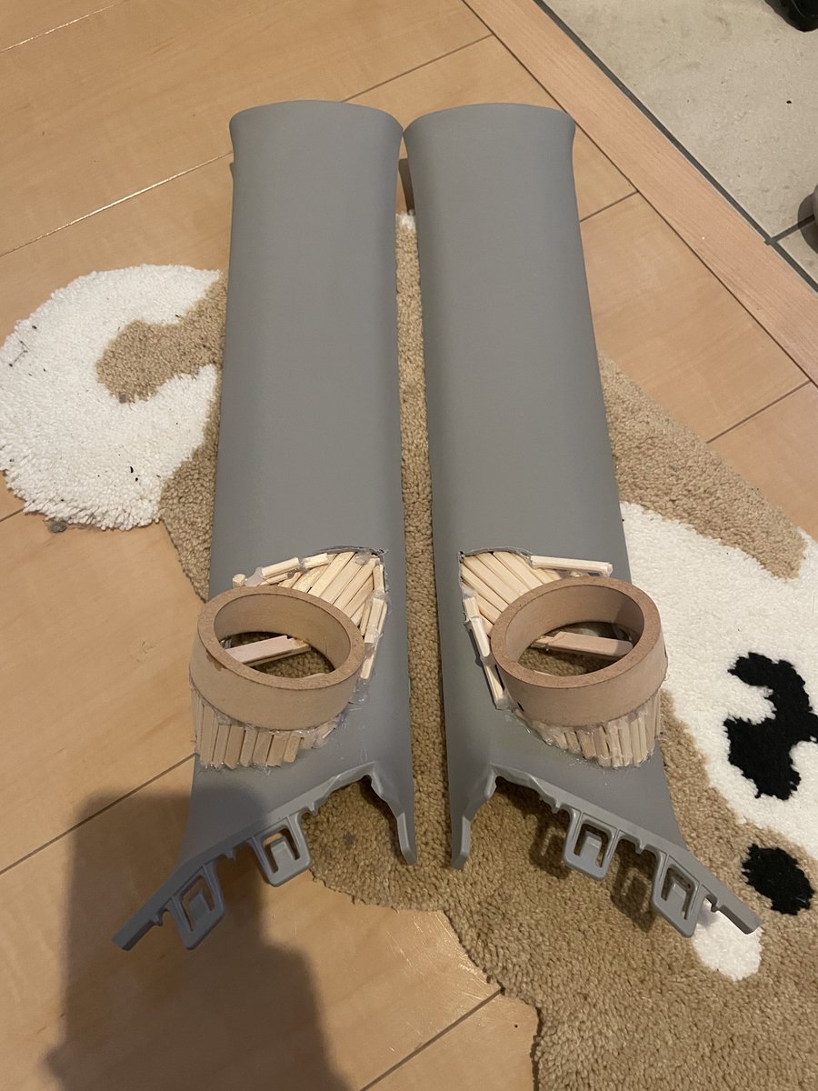 ZC32S_10's tweet photo. 【月刊Aピラー埋め込みを作ろう】
②ツイーターマウントを割り箸とホットボンドでいい感じに留める

作業進捗悪すぎて月刊に変更😇 https://t.co/OEfanT1Au4
