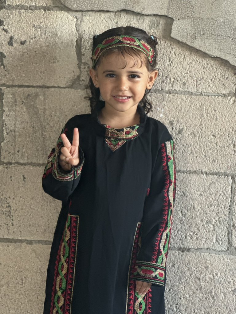 MohsenHamad0's tweet photo. My little daughter Areej is wearing the traditional Palestinian dress, a symbol of our identity and heritage that we continue to hold onto despite everything we are going through. 🇵🇸❤️
https://t.co/nPBiSIrsvN
But behind this beautiful picture, we are still lacking so many basic things. We need $500 to provide food, medical care, and clothing for our children. 💔
We ask kind-hearted people to stand by us and help us with whatever they can. 🙏❤️