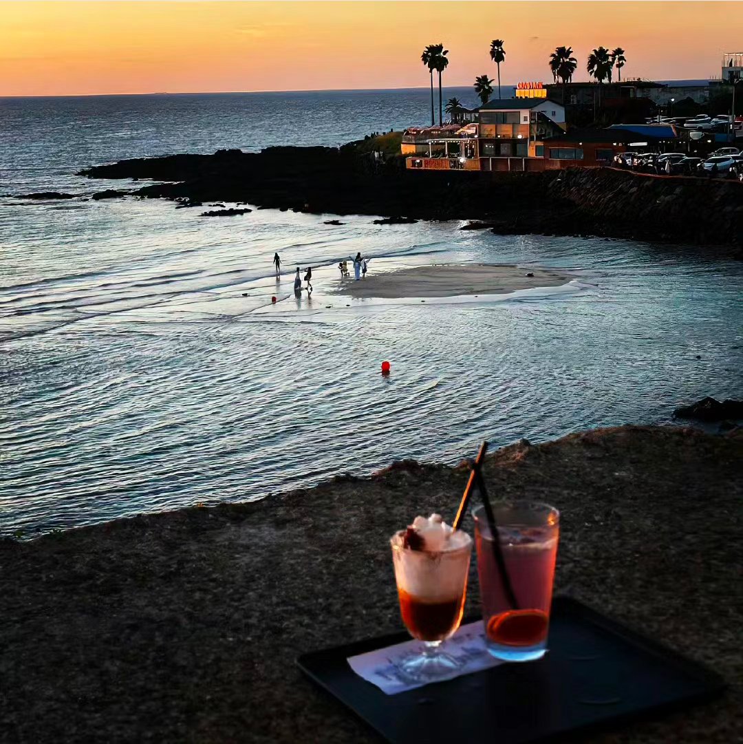 ReganHennejq's tweet photo. Atardecer en la playa de Barcelona con churros calientes! El sabor mediterráneo que hace que cada día sea especial ， https://t.co/LKQ6SsiHqj