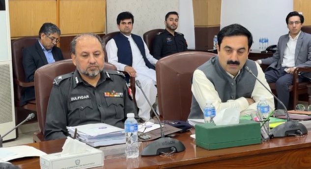 ahmadwaraichh's tweet photo. تازہ ترین خبر۔
طارق آفاق کی جھوٹی خبروں میں مزید اضافہ۔۔۔
چیف سیکرٹری اور آئی جی پولیس کی صوبائی کابینہ اجلاس میں شرکت https://t.co/0K0rA6k0Qa