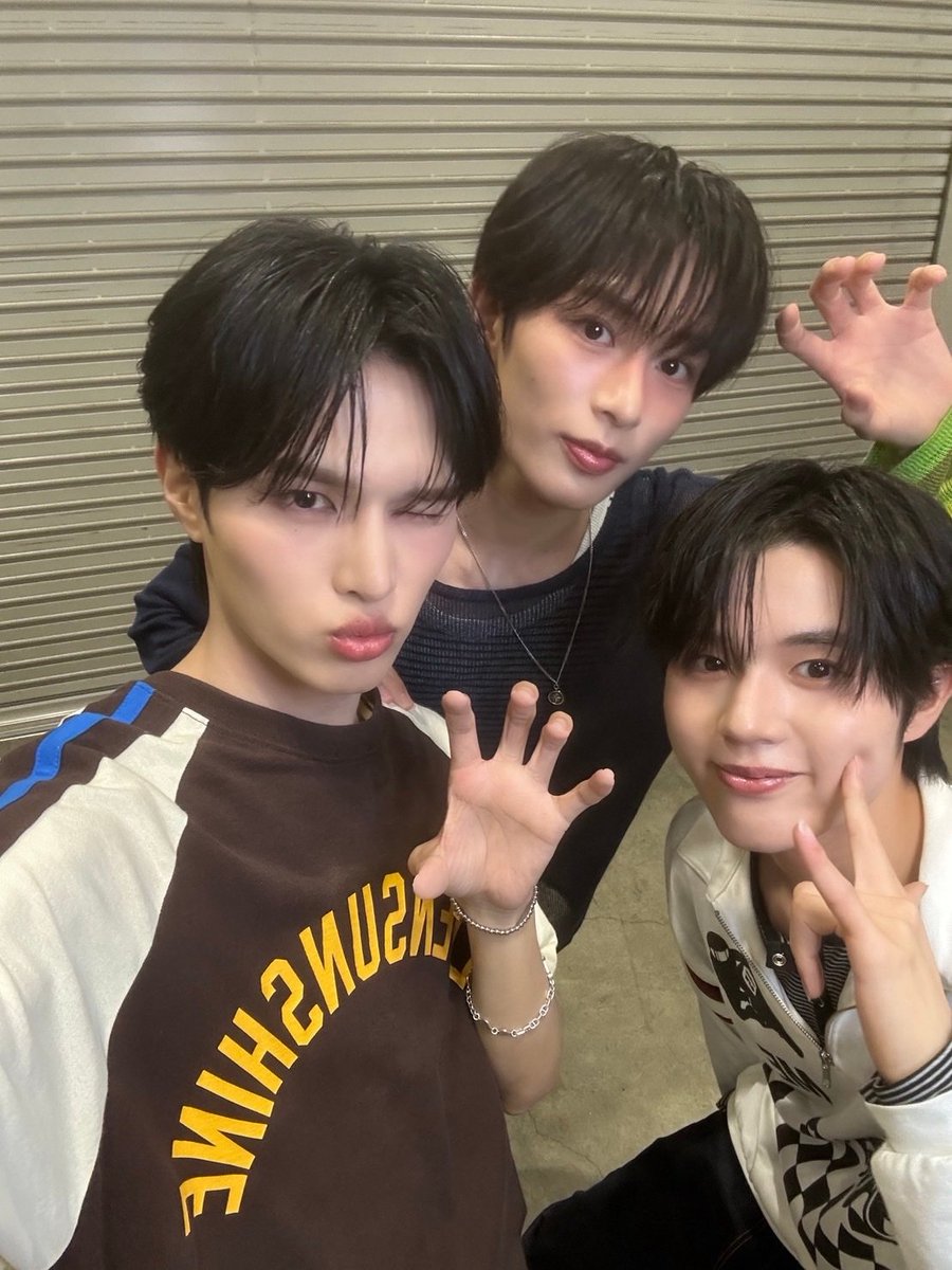 ko1shiteru's tweet photo. 青たち (Aotachi) = The Blue Ones 
💙🩵💙

#KO1KEYZ #RYOGA #ISSA #YURA https://t.co/kZ0fbMNzTJ