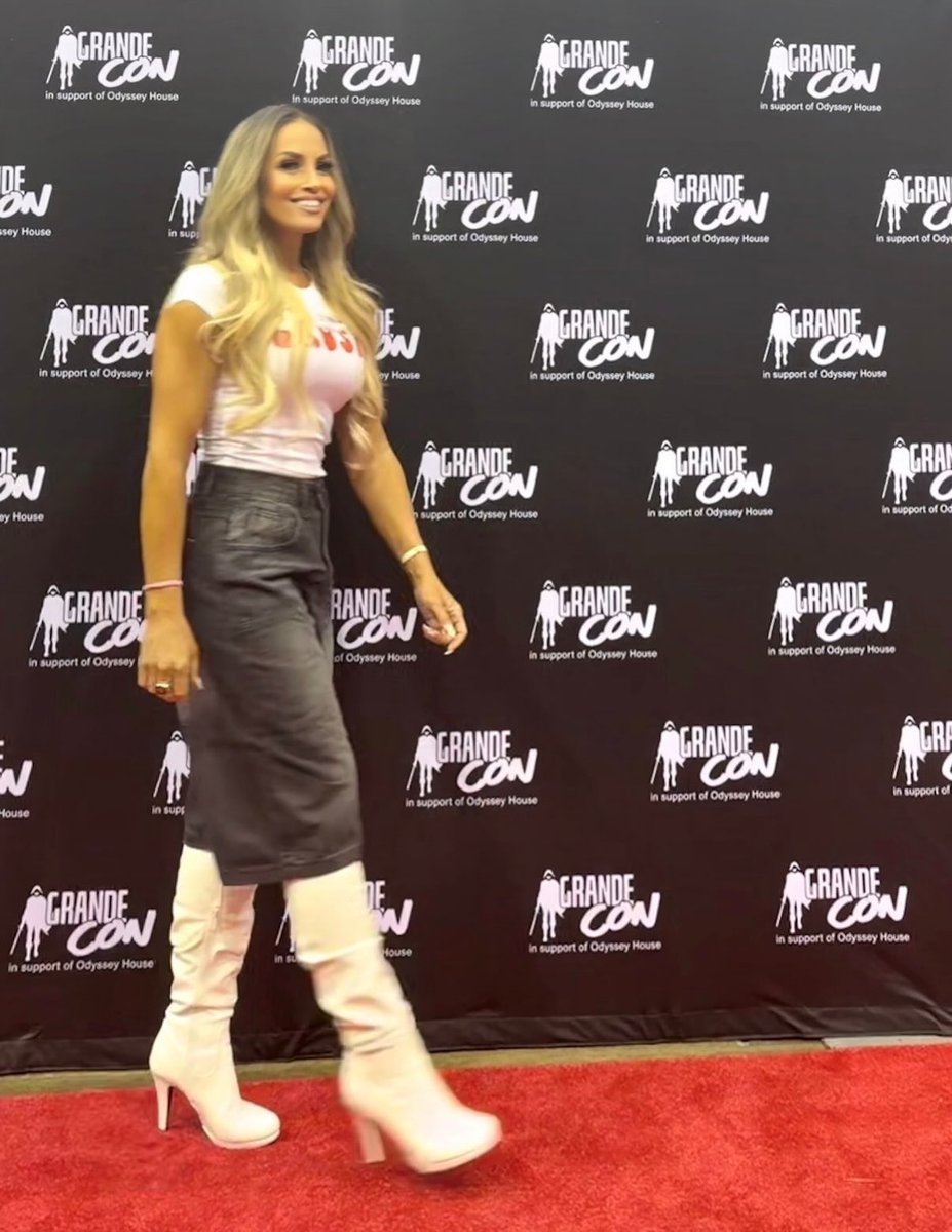 trishstratuscom's tweet photo. Just posted my pics from Grande Prairie, Alberta: https://t.co/RmTY0JrMTv

See how NSYNC I was all weekend and how I got to hang with this 90210 icon! Any guesses? https://t.co/jgyZrHlKkd
