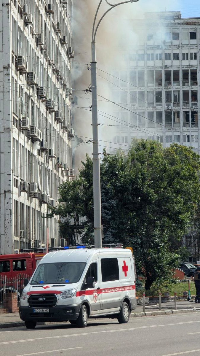 RedCrossUkraine's tweet photo. ⚡️ The Ukrainian Red Cross #EmergencyResponse team worked at two sites following the morning Russian attack on #Kyiv. Volunteers provided first aid to 8 people and psychological first aid to 2. Around 20 people were injured and 2 people were killed, according to SESU. #NotATarget https://t.co/sGUgtoNiYI