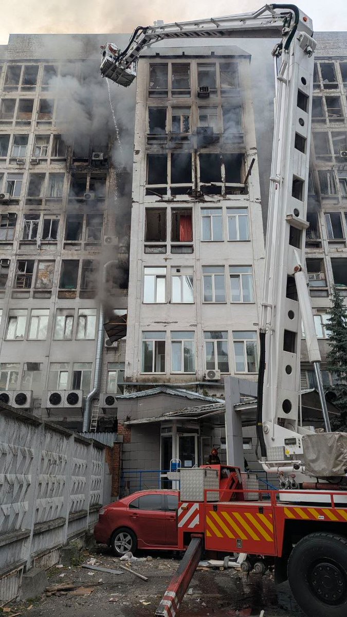 RedCrossUkraine's tweet photo. ⚡️ The Ukrainian Red Cross #EmergencyResponse team worked at two sites following the morning Russian attack on #Kyiv. Volunteers provided first aid to 8 people and psychological first aid to 2. Around 20 people were injured and 2 people were killed, according to SESU. #NotATarget https://t.co/sGUgtoNiYI