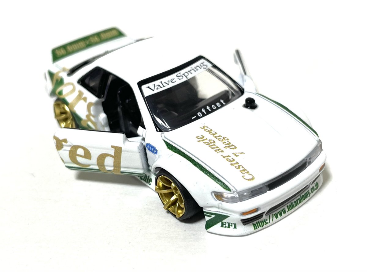 Rice_Blue2000's tweet photo. トミカ カスタムワークスの
NISSAN SILVIA

ホイールが交換できます。ディスプレイモードで車高を落として撮影📷

ビス留め風ワイドフェンダーが特別感を演出してます

#ミニカー 
#トミカ 
#カスタムワークス https://t.co/fcRfZT2oNP