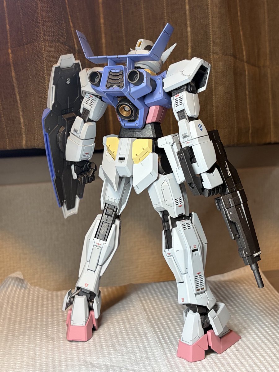 WestB2424's tweet photo. ガンダムAGE-1フラット完成しました

パステルカラーがどういう結果になるかなーと思いましたが、シンプルな造形だからか落ち着いた雰囲気で結構好みかも😊 https://t.co/iZ3ZoWyqAv