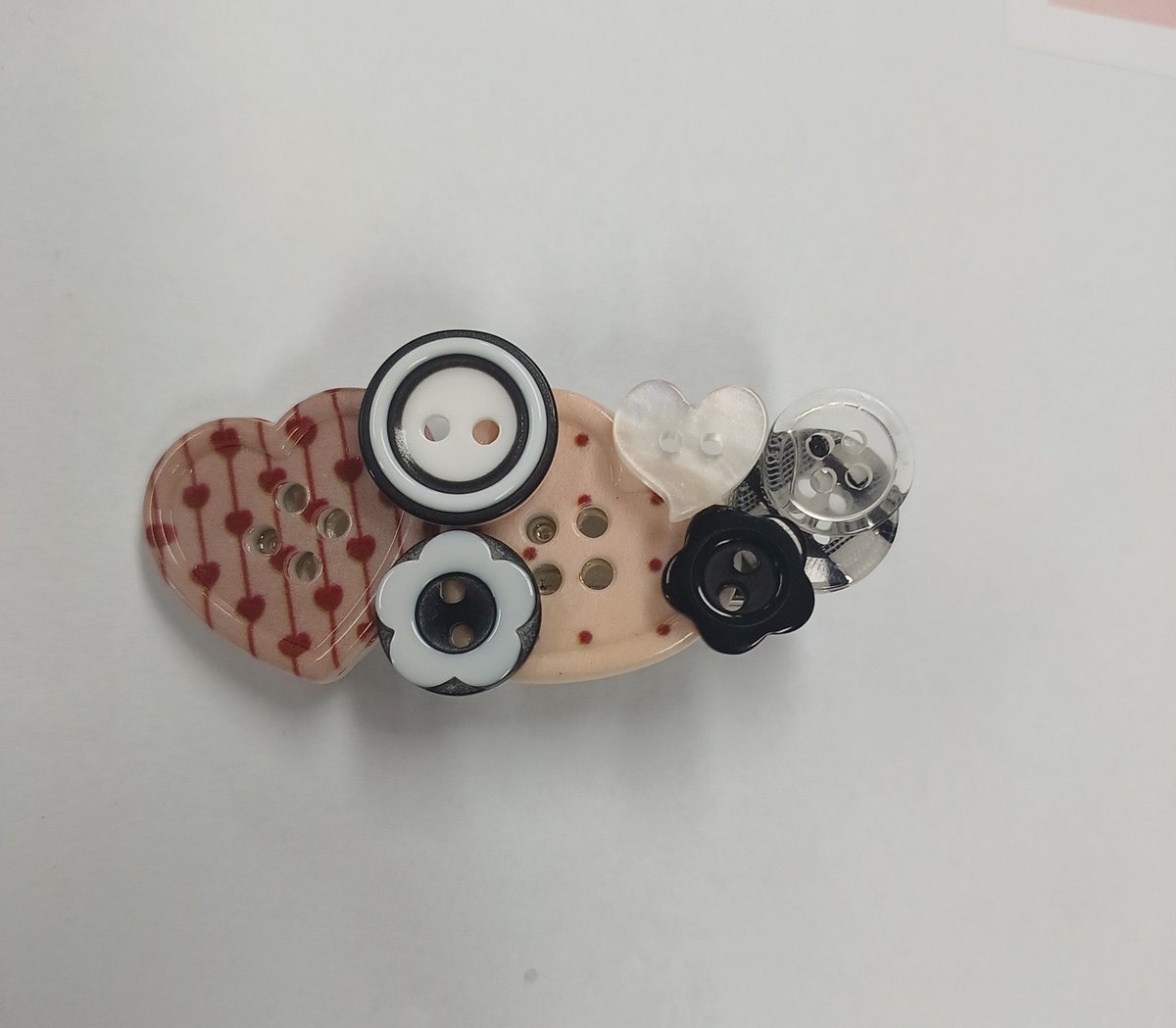 twintailmoes's tweet photo. i just made mask guy hairclip https://t.co/NpoTutV6mX