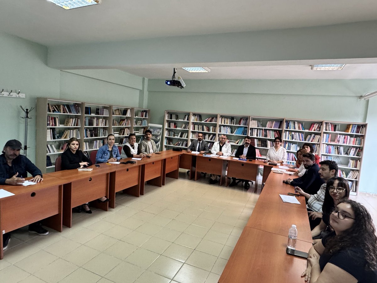 paubekilli's tweet photo. 2026-2027 Eğitim-Öğretim Yılı Akademik Kurul Toplantısı
Bekilli MYO’da Doç. Dr. İbrahim GÖKBURUN başkanlığında gerçekleştirilen toplantıda eğitim-öğretim süreçleri ve öğrenci görüşleri değerlendirildi. https://t.co/ifnFTbFKPy