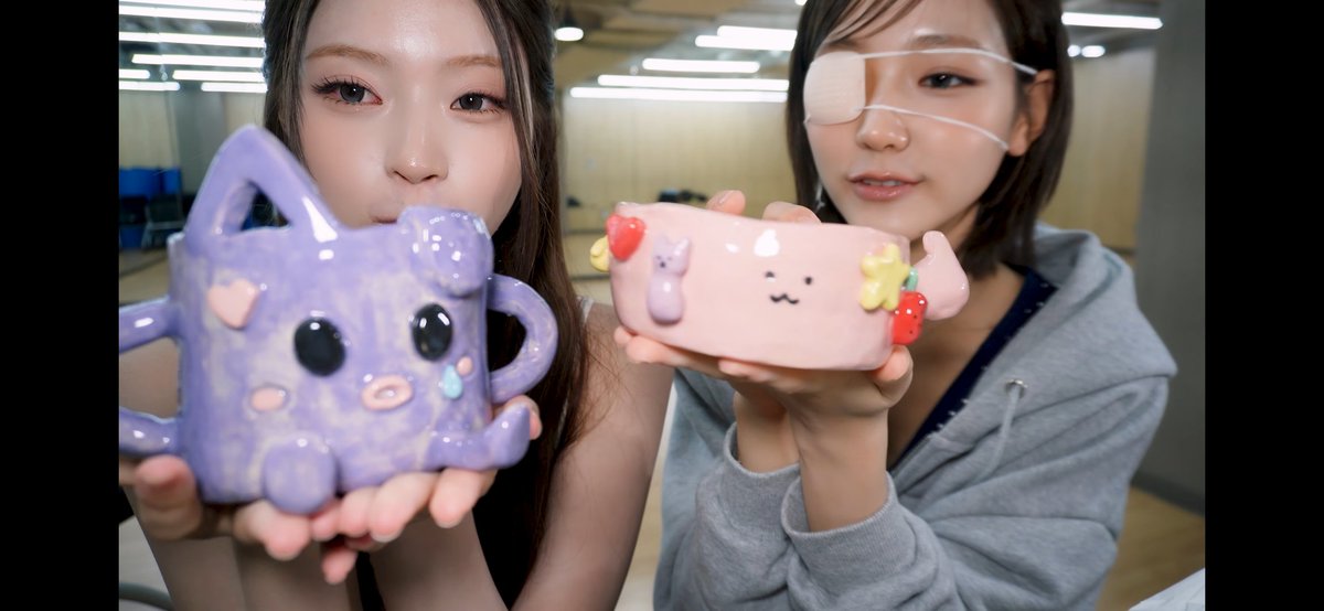 35tami35's tweet photo. キキ ジユとハウムの作った コップ?のようなナニカ🐌😼❣️👏🐥
#KiiiKiii #JIYU #HAUM https://t.co/TFYQVz5GDy