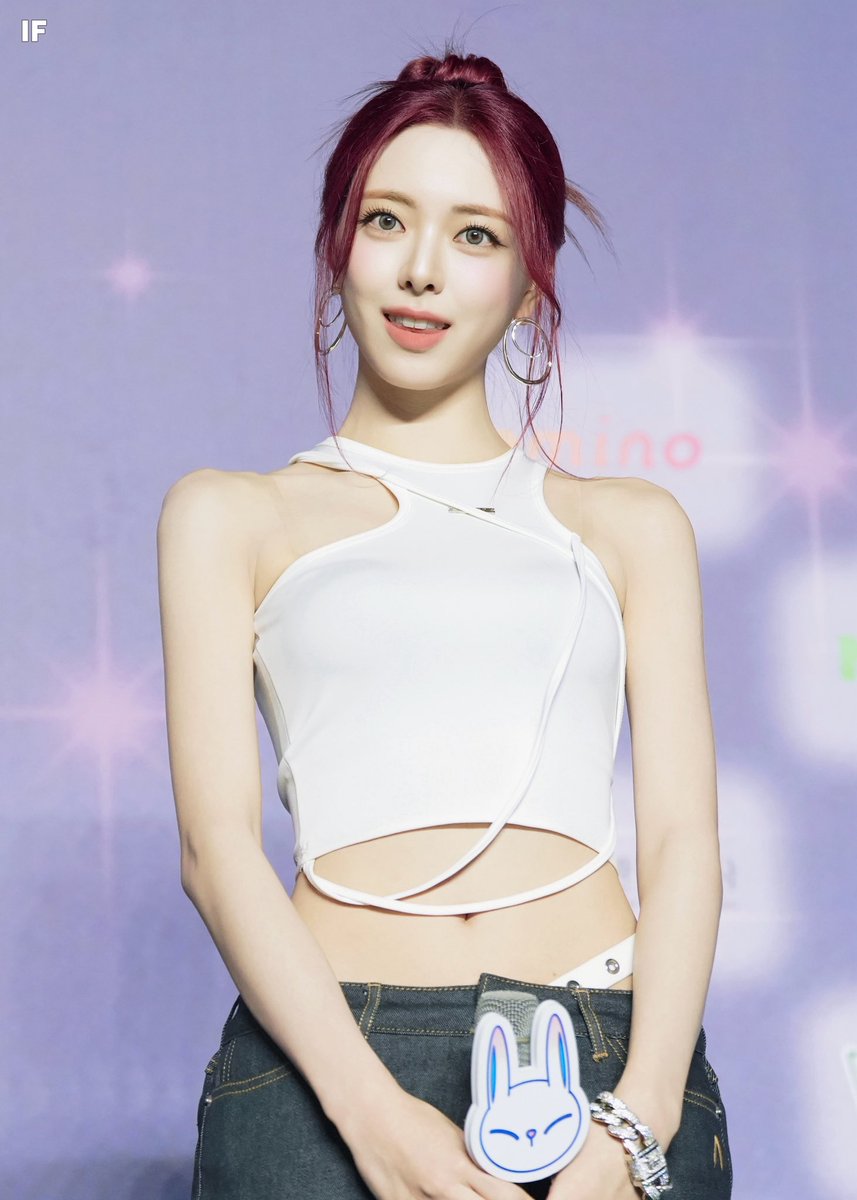 IF_YUNA_1209's tweet photo. 🐰 #ITZY #있지 #YUNA #유나 https://t.co/qUsaIIvMYp