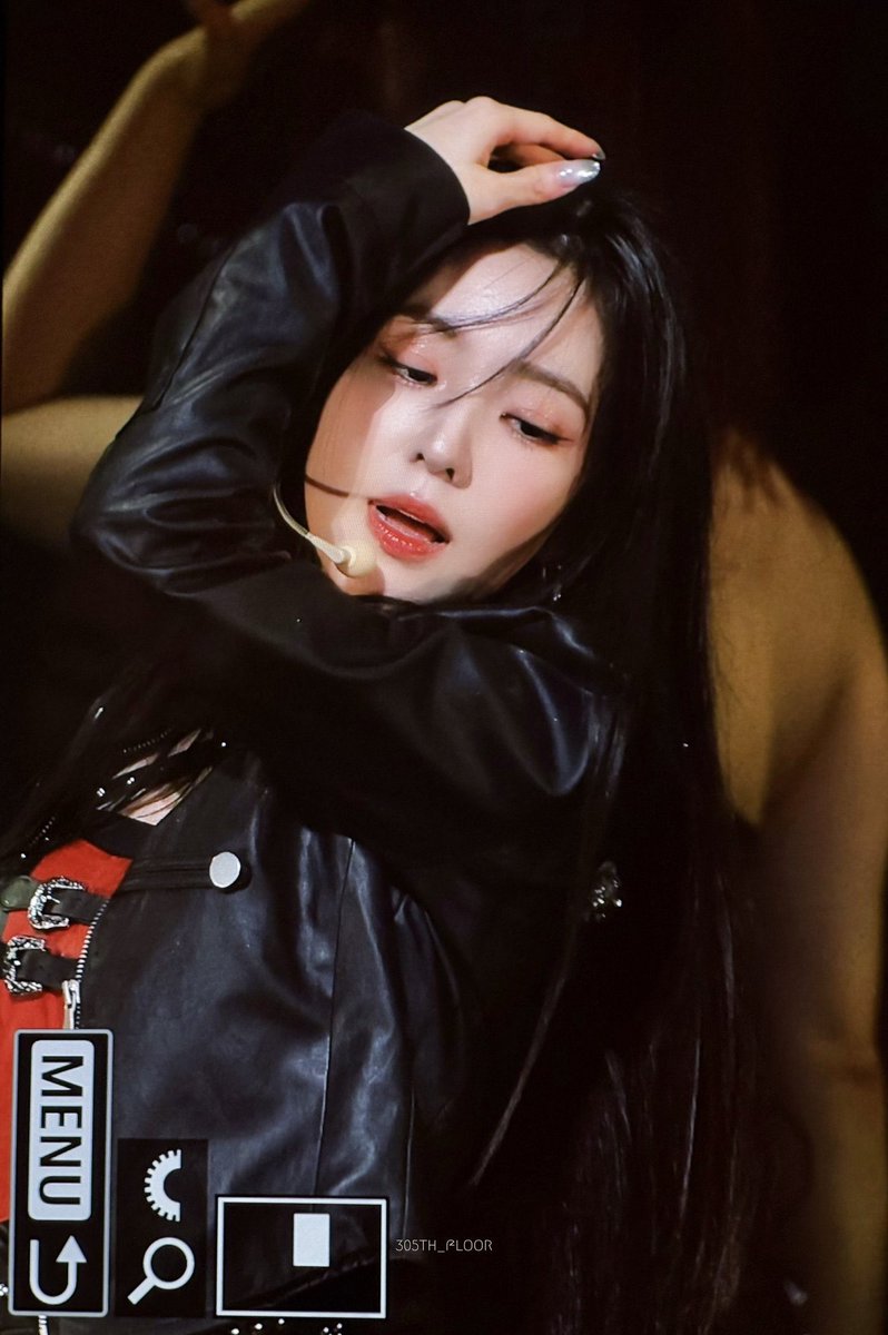 thalyonfilm's tweet photo. delighted, irene e seulgi are absolutely beautiful. https://t.co/Yp3v3ix7lg