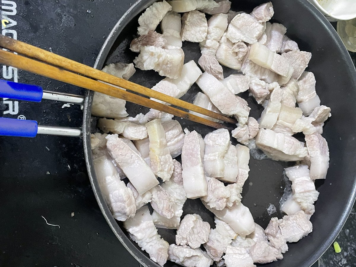 Inhtsukasa's tweet photo. Đang nấu bữa tối mn thế nào rồi https://t.co/cumfxby4HP