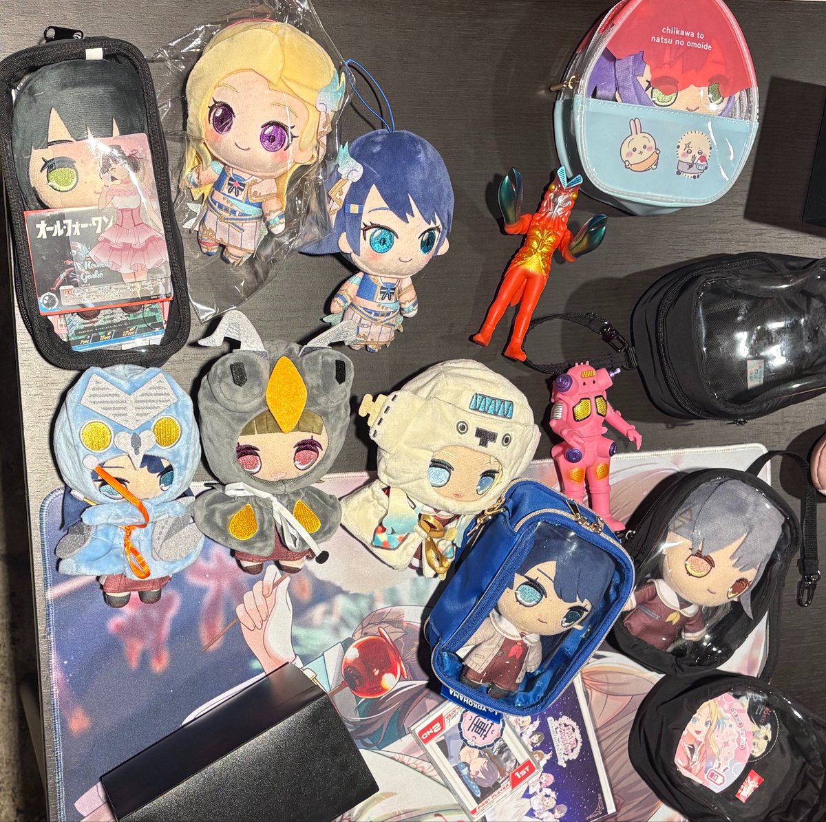 STTS_327k's tweet photo. 本戦では上振れの後めちゃくちゃな手札事故を初めとする下振れを連発し無事敗北
・目の前で繰り広げられた大会商品からのありえない引き×2
・ちびっ子達が強過ぎる
・何故か人数よりぬいの数の方が多い蓮リーガー最終集結地点

の3本でお送りしました！👊✌️✋
#L77CS https://t.co/Hyllf0d2lT