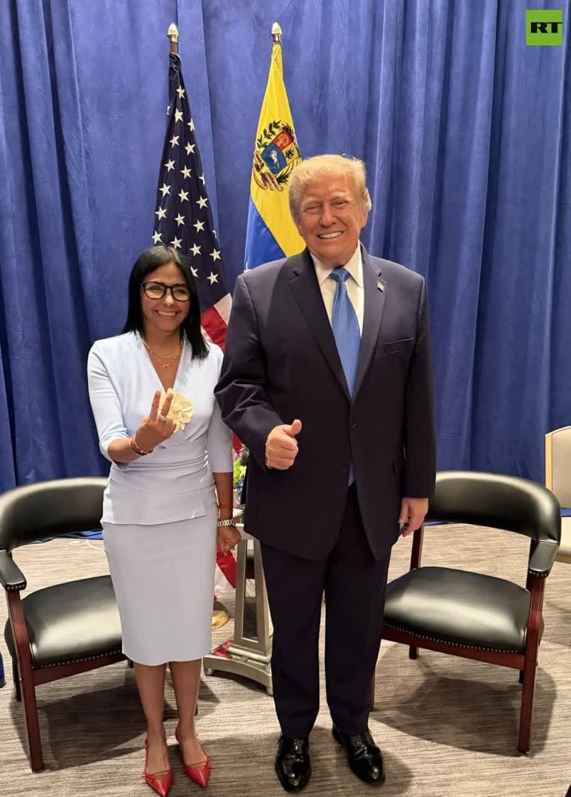 defense_civil25's tweet photo. 🚨Update: President Trump meets with Acting Venezuelan President Rodriguez. Trump Administration coordinated with her for the capture of Maduro and now she basically works for Trump overseeing Venezuela https://t.co/Q4uNY8f0Ck