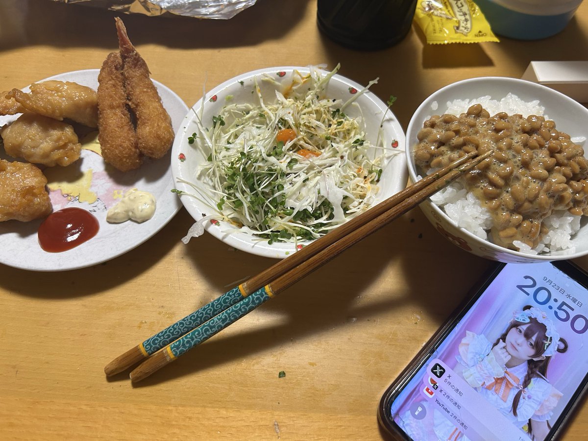 buriP1213's tweet photo. 飯と #7STV だよーん https://t.co/cL3sM6jLvV