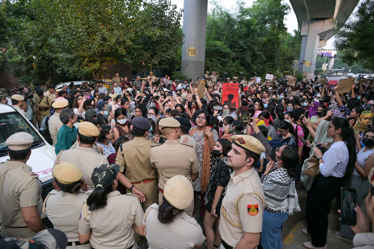 ThePrintIndia's tweet photo. LSR students take out solidarity march in support of Kalkaji gang rape survivor

Photos by Suraj Singh Bisht @Surajbisht25
 
#ThePrintPictures https://t.co/ttCz6NG6AS