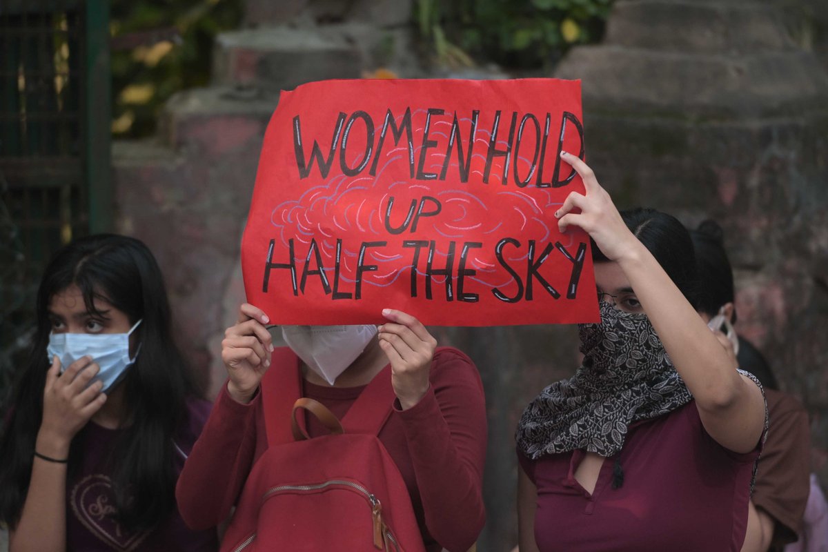 ThePrintIndia's tweet photo. LSR students take out solidarity march in support of Kalkaji gang rape survivor

Photos by Suraj Singh Bisht @Surajbisht25
 
#ThePrintPictures https://t.co/ttCz6NG6AS