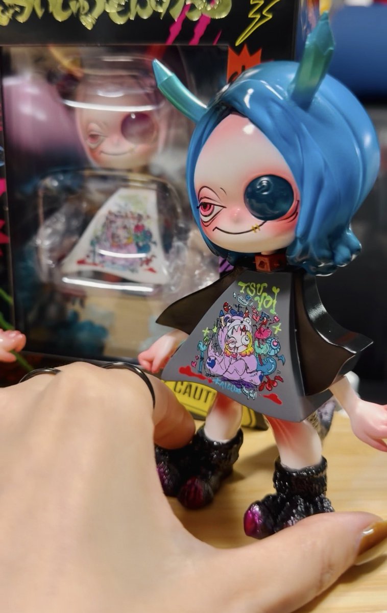 M_A_paintman's tweet photo. 元々オンライン販売分に制作していたかいじゅうもんすた〜の青髪ちゃんは、
9/23 （20:00）～ 9/26 （23:59）の期間で抽選販売です。
期間中であればいつでもご応募いただけますので、
引き続きよろしくお願いいたします🖍️

https://t.co/AOd01sQBD0 https://t.co/JvG6AF8fBk