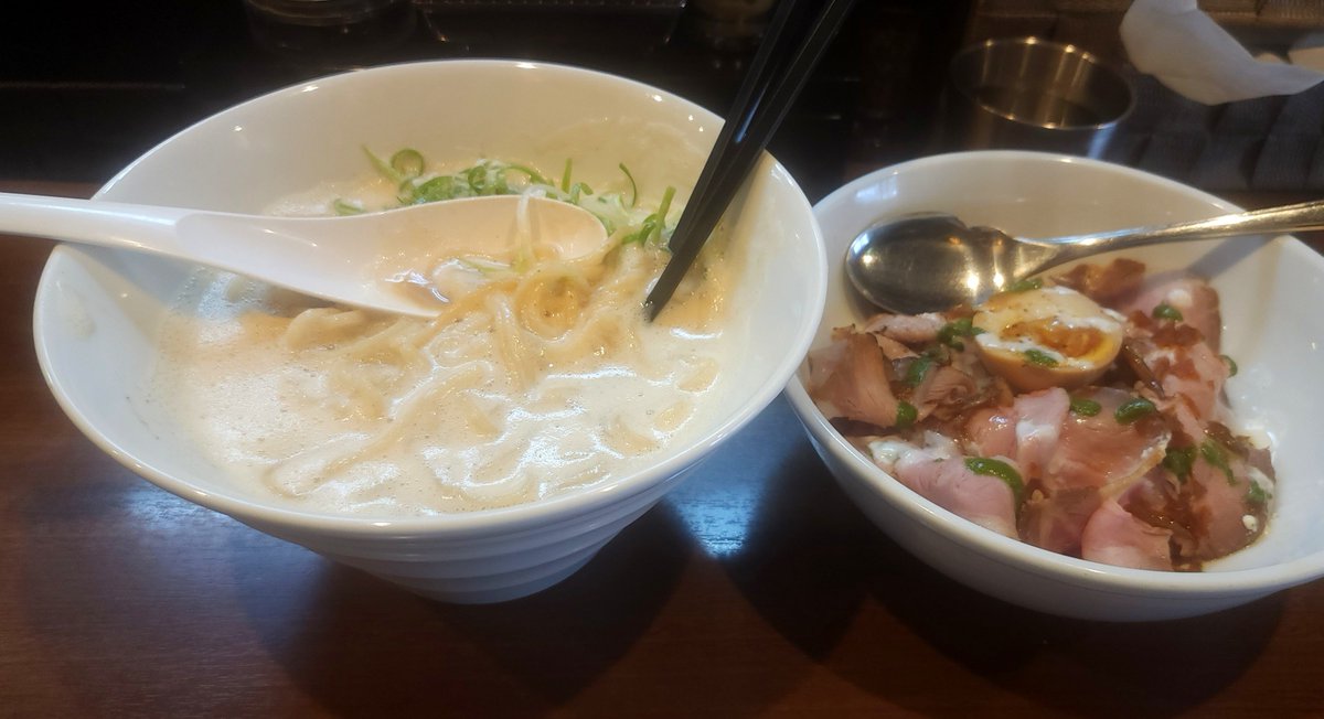 777daisuke77's tweet photo. #ラーメン
中華蕎麦 葛。安い。圧倒的に安い。そして旨い。この味でこの価格は心配。クリーミー鶏ラーメン。 https://t.co/T114Phonq4