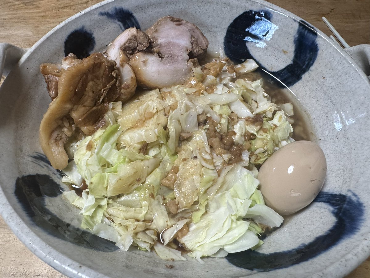 Nonchiki_YT's tweet photo. そういや実家帰ってた時にお父さんが持ち帰り二郎をしてくれたから家で歴史を刻むことができたヨ

もやしはなかったけど控えめに言って最高やね https://t.co/J2bWE9ADHM