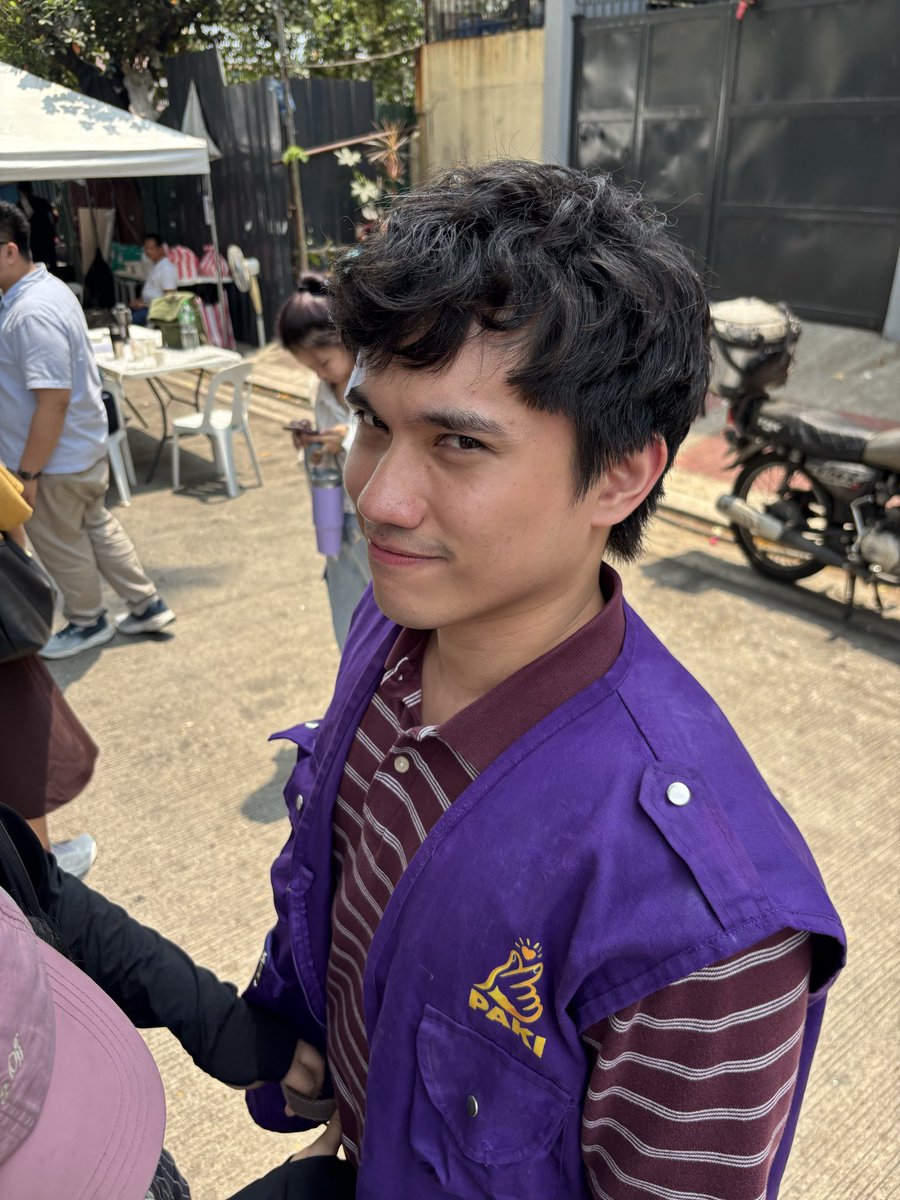 jaseybel's tweet photo. Happy PATAY GUTOM opening week, Direk Ian! https://t.co/a5dF6G8iTk