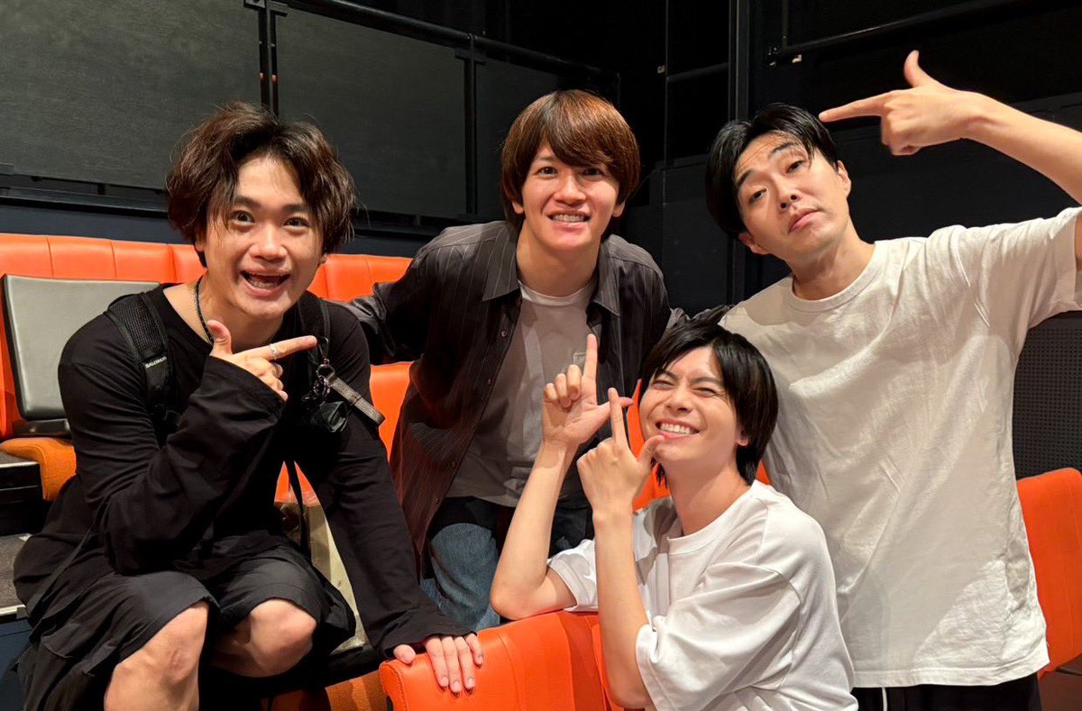 hideyatawada's tweet photo. #シオヒガリ
本日もありがとうございました！
こにたん、一輝さんも来てくれました◎
日々、観にきてくれた仲間やスタッフさんたちからも嬉しい感想をたくさんいただけて本当に励みになります。
明日は13:00公演です。
当日券ですが、26.27日はかなり少なくなっているので、明日が狙い目です🎫✨是非！ https://t.co/vHhPgAiPlZ