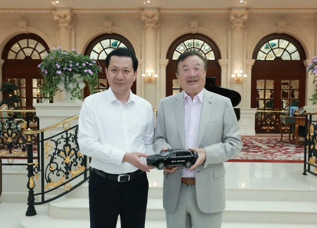 Actionmbns's tweet photo. 9月22日，东风汽车总经理、党委副书记冯长军赴深圳，与华为创始人任正非及华为高层代表会谈。

那些造谣任正非一家跑路的人呢？打脸了吗？还有脸吗？ https://t.co/zQ2n1ku4eo