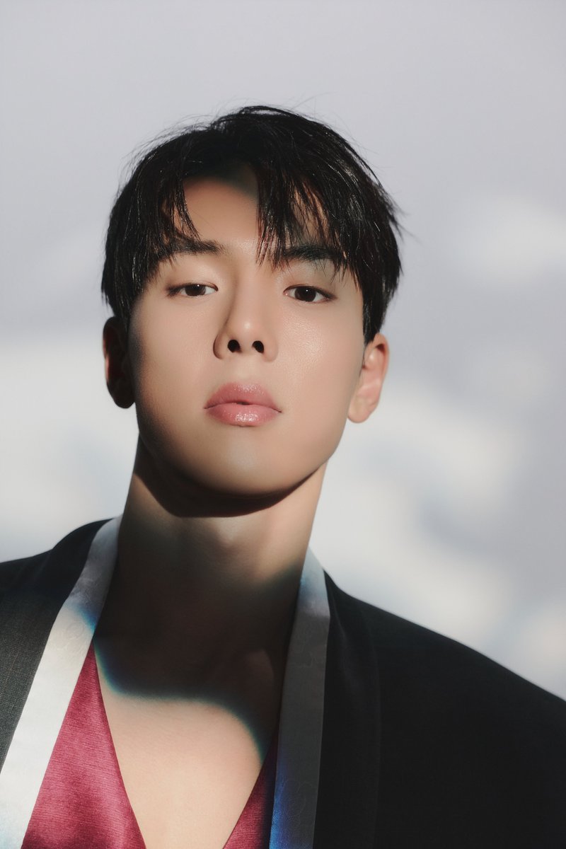 OfficialMONSTAX's tweet photo. MONSTA X 2026 CHUSEOK PHOTO

#셔누 #SHOWNU

#MONSTAX #몬스타엑스 https://t.co/yzXLpp3cTC