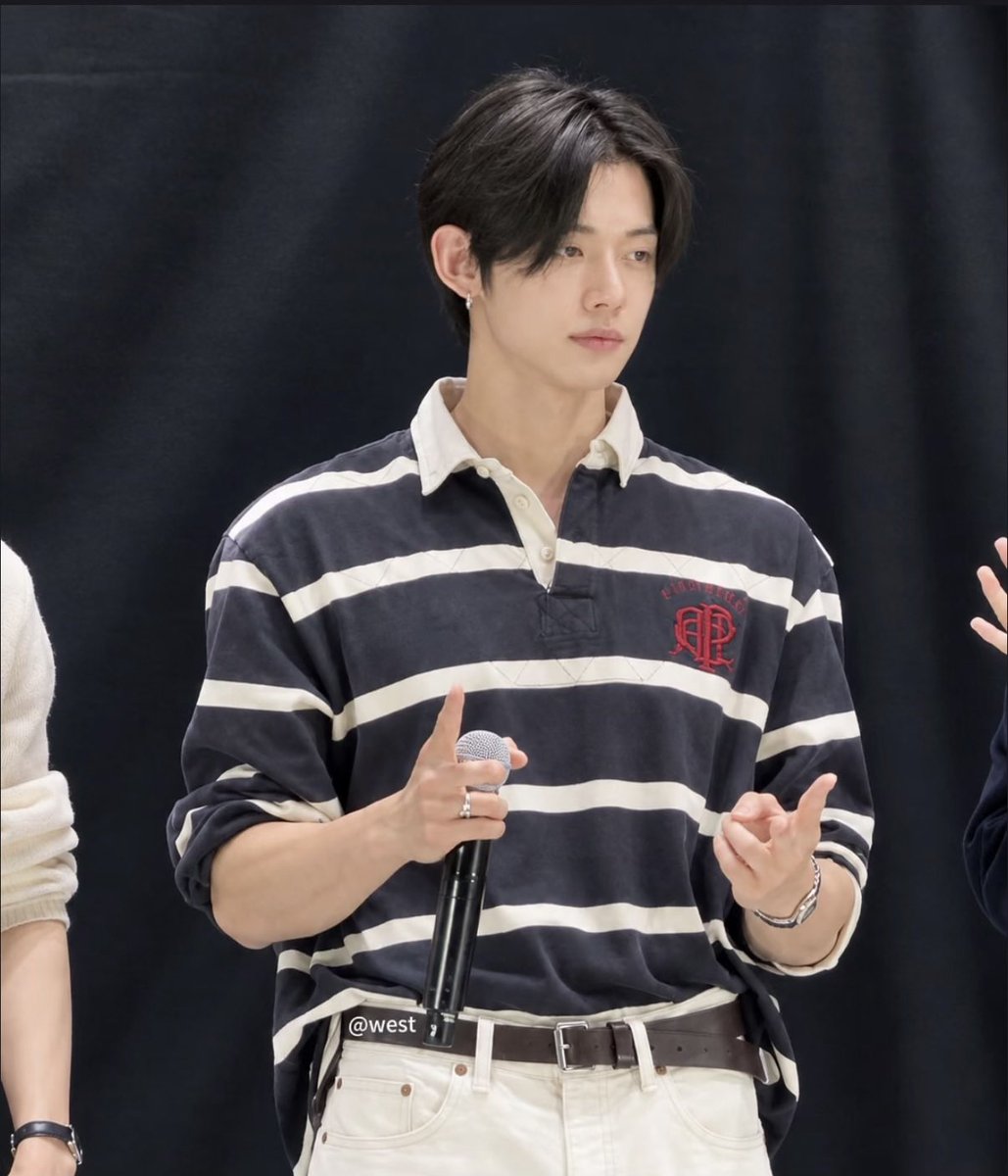 sodajjun's tweet photo. nah yeonjun is glowing fr wtf https://t.co/AKpUd2UAnT