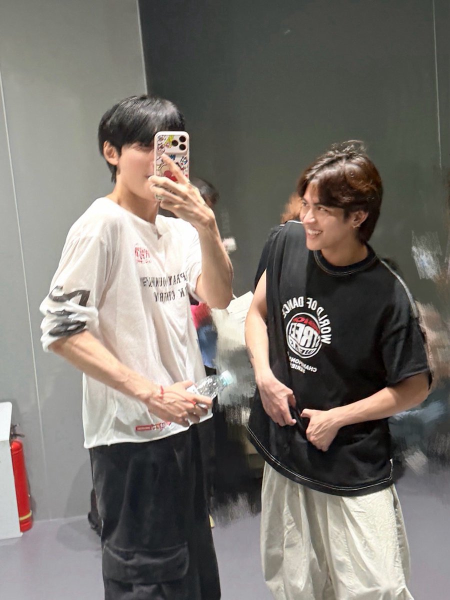 shoguunn's tweet photo. กายภาพคลาส 101 555555 😂🐒#NOTYOURSTheSeries
#RossShogun
#SHOGUNparamee https://t.co/gwYKIxtup1