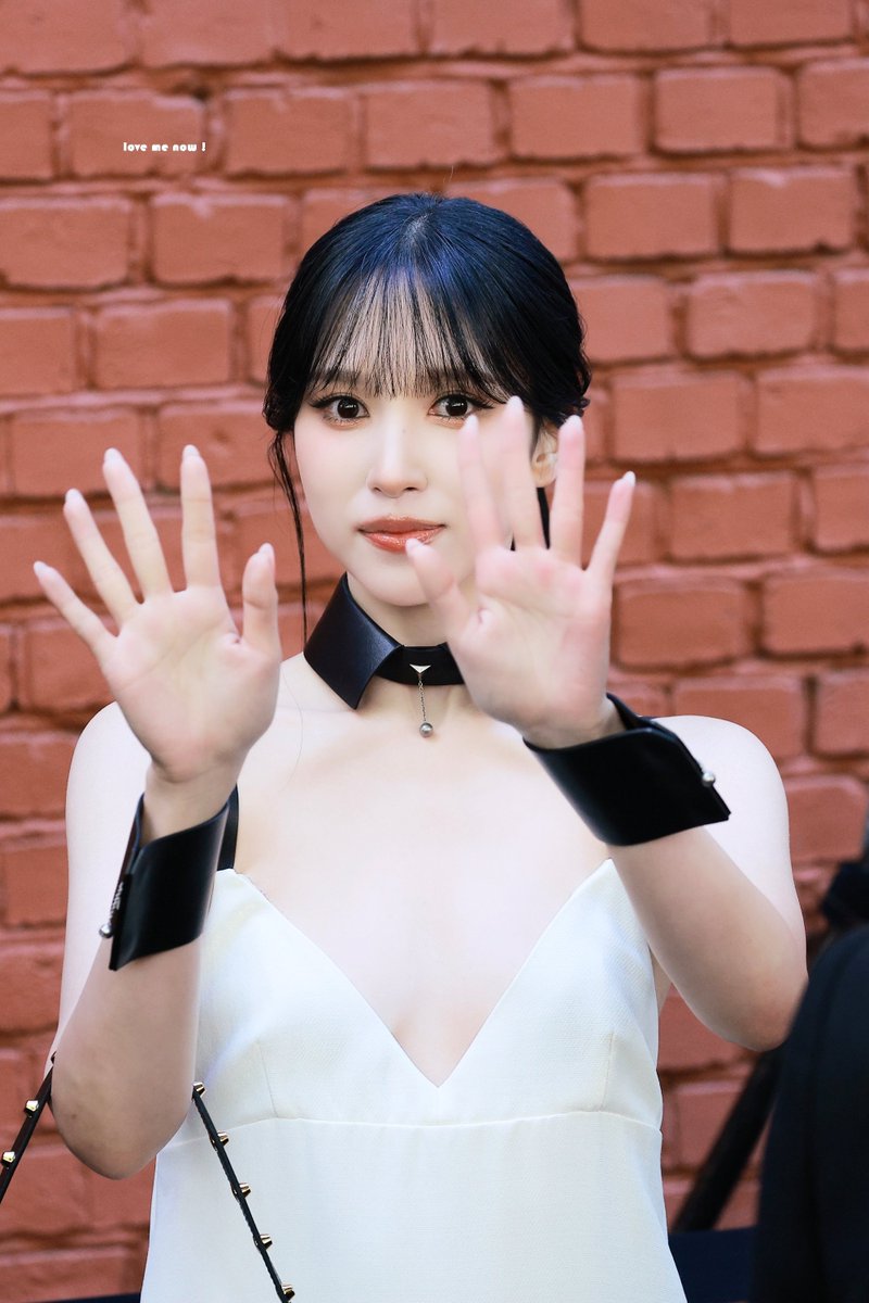 lovemenow_324's tweet photo. 260923 어머머머
#FendiSS27 #FENDIxMINA
#TWICE #트와이스 #MINA #미나 #ミナ https://t.co/UySjLZHot7