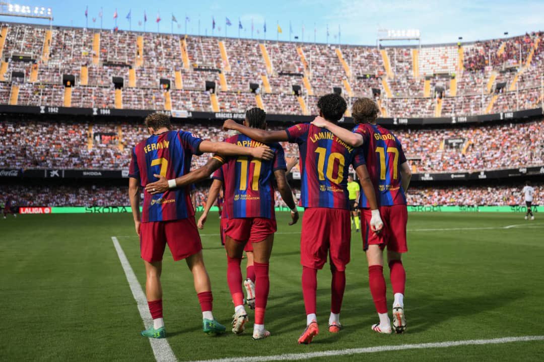 Churchillaaaa's tweet photo. 8 games. 8 wins. 35 goals.⚽️⚡️

We have started this season flying, but there’s still plenty to talk about, the attack, Raphinha’s madness, Lamine, Pedri, the new signings, the defence and the injuries.

So, just how good are we really? and..
What are your concerns?

#Barca https://t.co/AAO5TOdwia