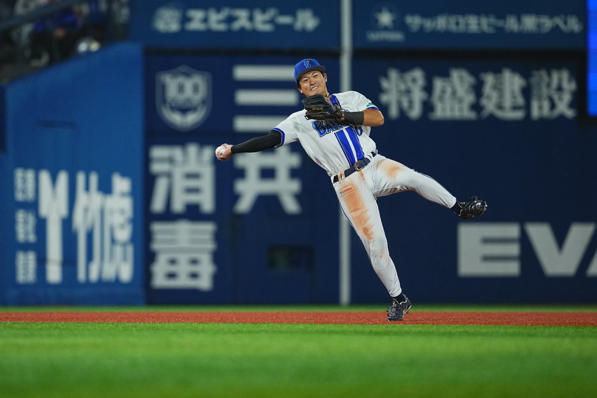 ydb_yokohama's tweet photo. 延長戦のマウンドにあがった #石田健大 選手は流石の投球術で無失点に✨👍
#林琢真 選手もナイスプレー‼️

10回表
DB 3 - 3 D

#限界のその先へ
#baystars https://t.co/zjbD7NLxw3