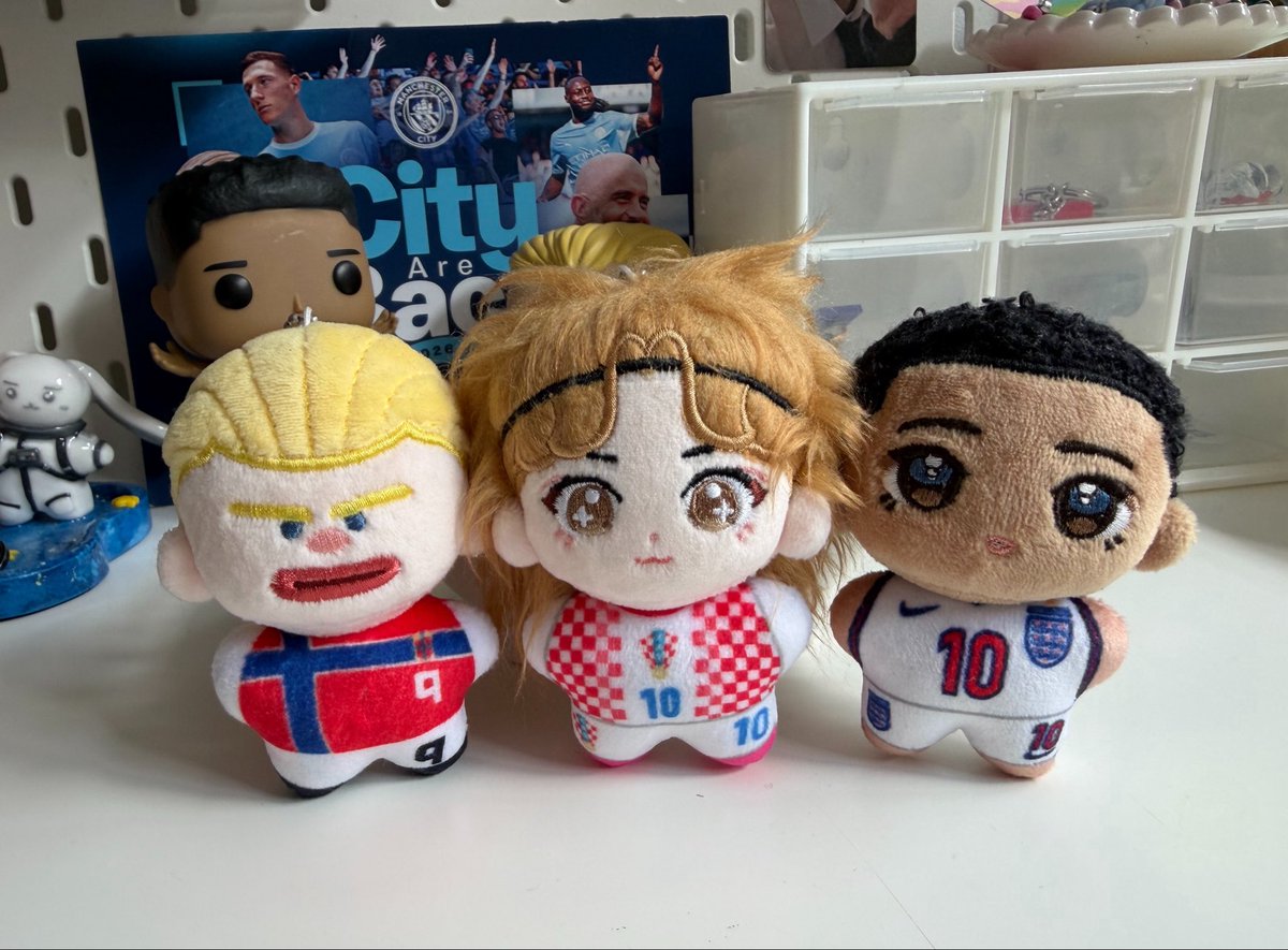 realjudedrid's tweet photo. mama and his babies needs someone to make them a sergio ramos equivalent so that the family can be complete 🥺 https://t.co/ycUD6MyXT9