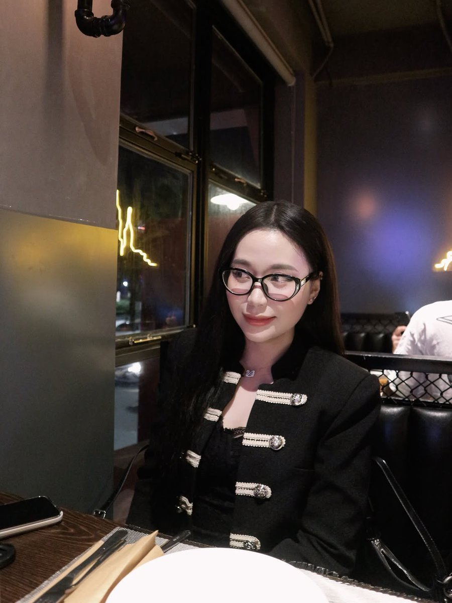hngmaidam's tweet photo. Sau này mới hiểu vắt chân lên cổ nhưng chưa chắc để chạy https://t.co/i9DUo8JOj7