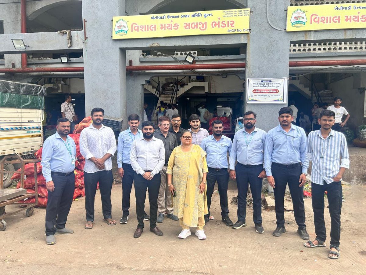 InfoSuratGOG's tweet photo. 'સેવા સંકલ્પ અભિયાન' અંતર્ગત સુરત APMC ખાતે સ્વચ્છતા અને જનજાગૃતિ કાર્યક્રમ યોજાયો
@collectorsurat @MySuratMySMC
#SevaSankalpAbhiyan #SwachhBharat #SuratAPMC
#SwachhSurat #CleanSurat https://t.co/ikUtvExv6K