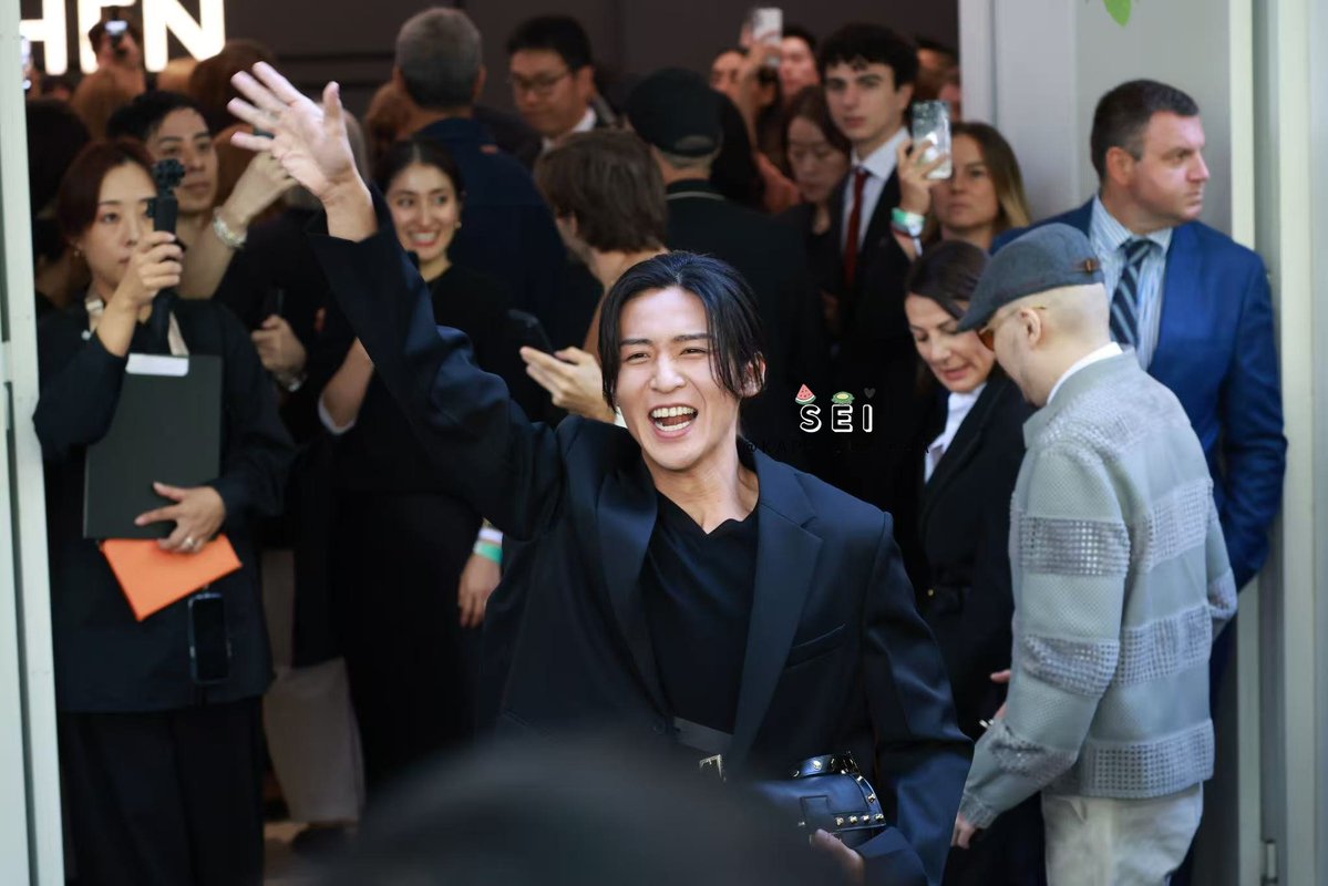 kappasuikaaa's tweet photo. 230926 FENDI SPRING/SUMMER 2027
目黒蓮 PREVIEW 

⭕️ REPOST OK 

 ❌️ PLEASE DO NOT CROP MY LOGO OUT ❌️ 

 ❌️ DO NOT EDIT W/O PERMISSION ❌️ 

All that matters is your smile 😊🖤

#RenMeguro 
#目黒蓮 
#RenMeguroxFendi
#Fendi 
#FendiSS27 https://t.co/YF1lTkl0UW