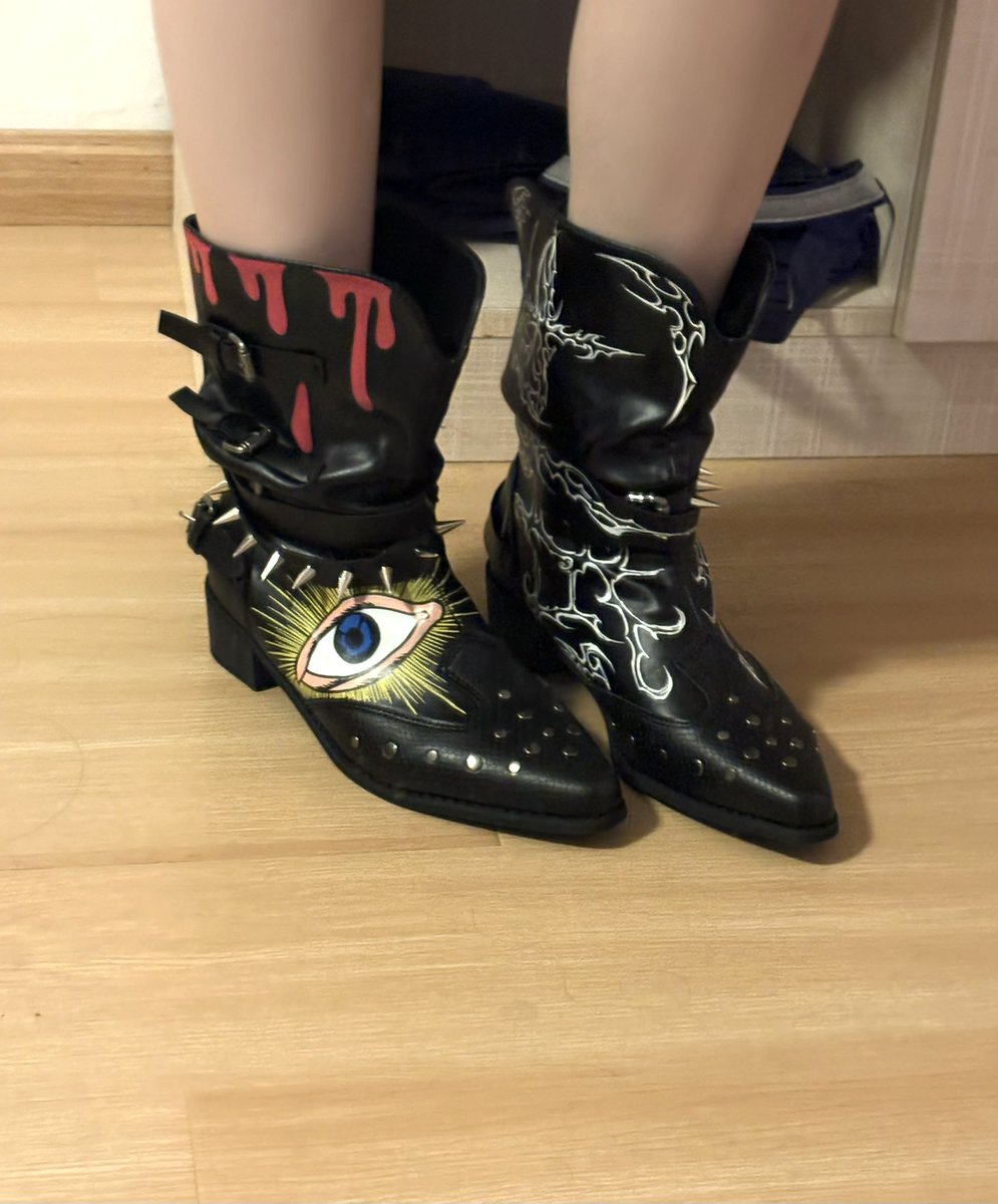 hyhovoxix's tweet photo. 鞋有点小帅☠️ https://t.co/ld5dRubb6h
