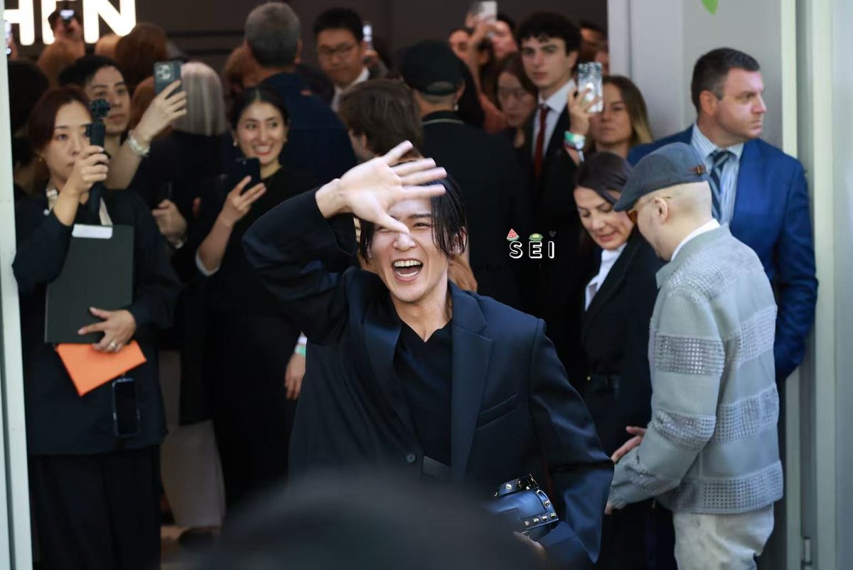 kappasuikaaa's tweet photo. 230926 FENDI SPRING/SUMMER 2027
目黒蓮 PREVIEW 

⭕️ REPOST OK 

 ❌️ PLEASE DO NOT CROP MY LOGO OUT ❌️ 

 ❌️ DO NOT EDIT W/O PERMISSION ❌️ 

All that matters is your smile 😊🖤

#RenMeguro 
#目黒蓮 
#RenMeguroxFendi
#Fendi 
#FendiSS27 https://t.co/YF1lTkl0UW