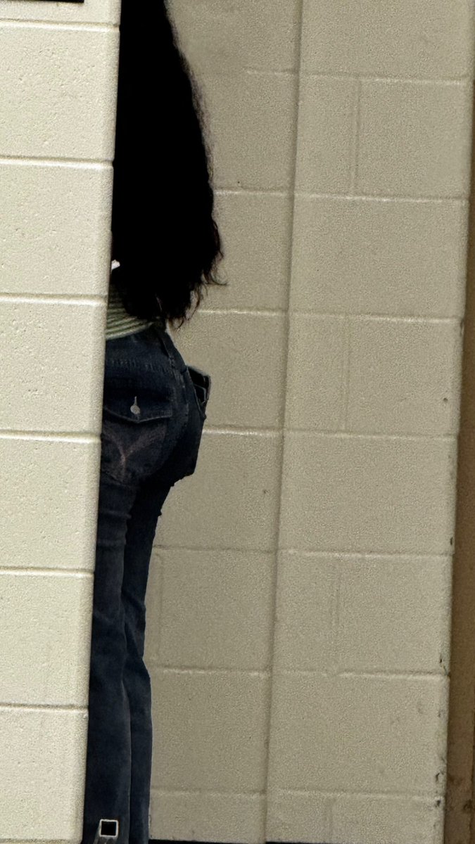 antony3552's tweet photo. thick teen sexy ass in highschool #sexy #horny #ass #nsfw https://t.co/6y3ObOHXtO