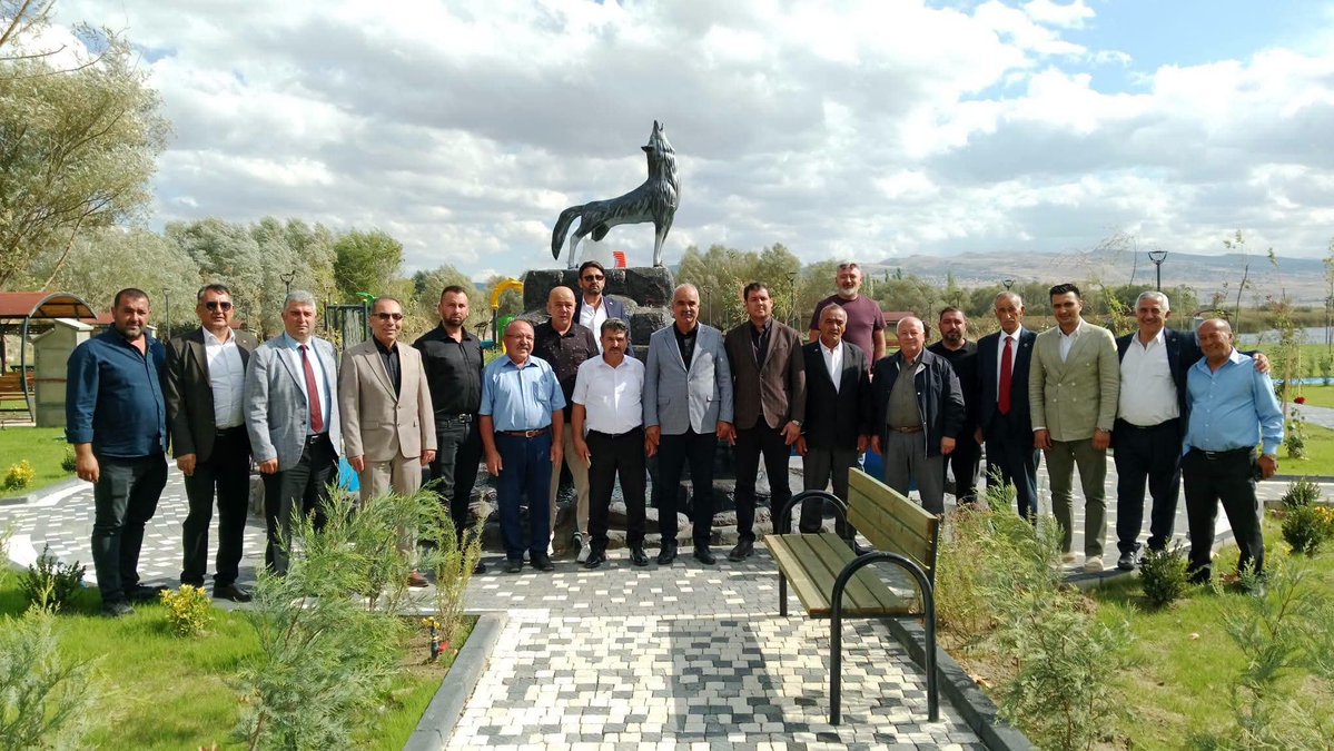 MHPGulagac_68's tweet photo. 📍Gülpınar Kasabası Ziyaretimiz 
İl Başkanımız Burhanettin Karataş Merkez İlçe Başkanımız Muhsin Arslan Gülağaç İlçe Başkanımız Adnan Başbuğ Belediye BaşkanlarımızveTeşkilat mensuplarımızla birlikte Gülpınar BelediyeBaşkanımız ErsoyKara ve Gülpınarlı hemşehrilerimiziziyaret ettik https://t.co/xvORgByZdV