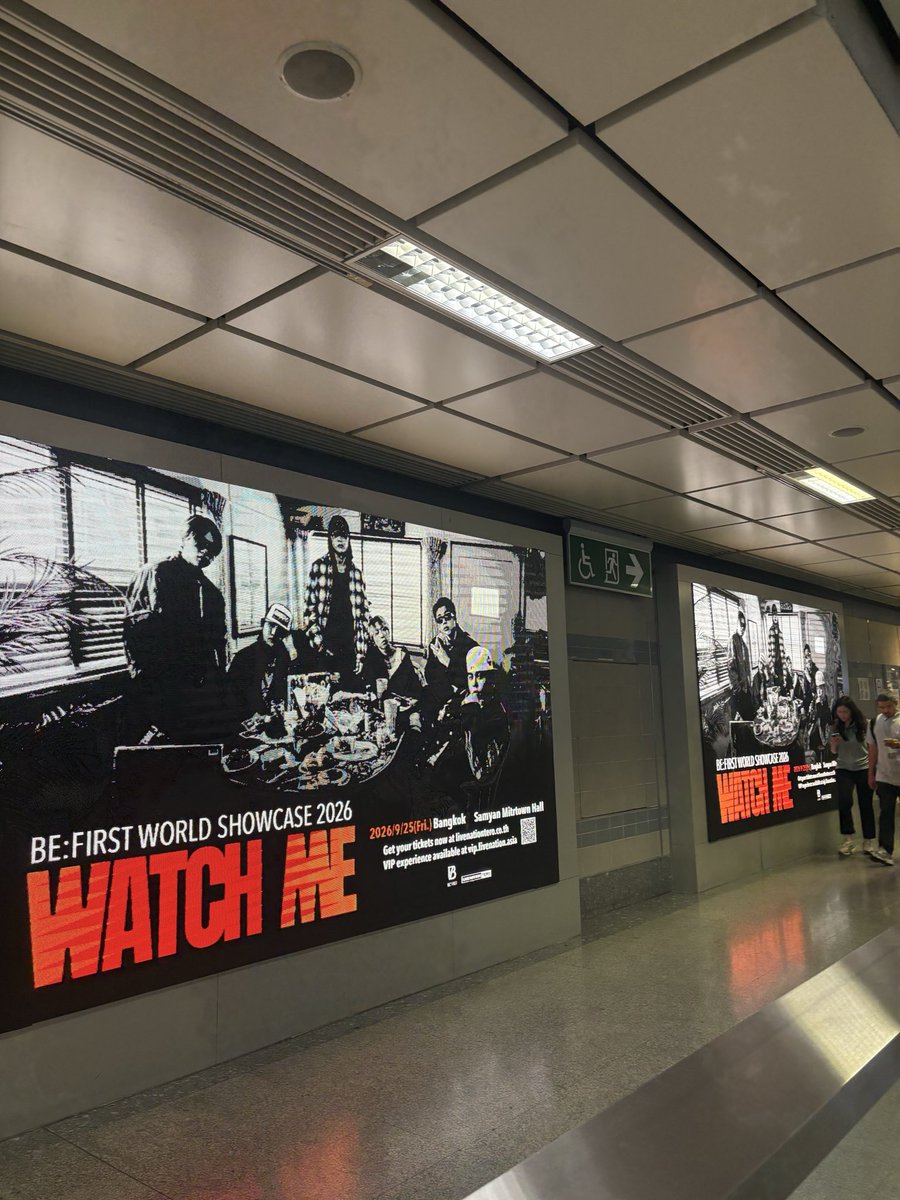 in0_fj's tweet photo. やっとみれたWATCHME広告👀
スクムヴィット駅の改札階2.3番出口寄りの通路側、2面でっかいやつ！
ただ15分くらいおきに10秒くらい(私調べ)
偶然改札に向かうエスカレーターから見えて慌てて行ったけどすぐ消えちゃって出てくるまで待った、改札入らなくても通路からも写真とれるよ

#BFWatchMeBKK https://t.co/s9DRCzomZu